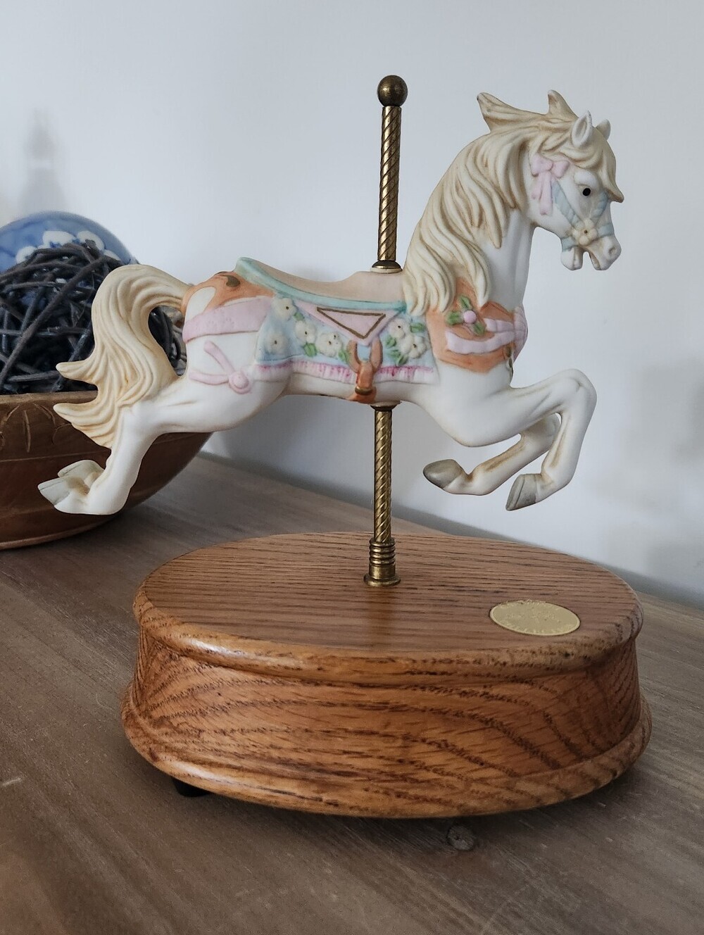 🎠 Vintage Westminster carousel horse music box Porcelain Decor Horses Statue